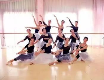 毛笔舞成人团体舞视频大全,成人团体舞风采无限